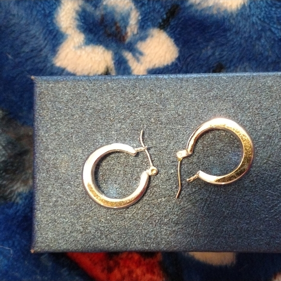 Small hoops - Picture 3 of 3